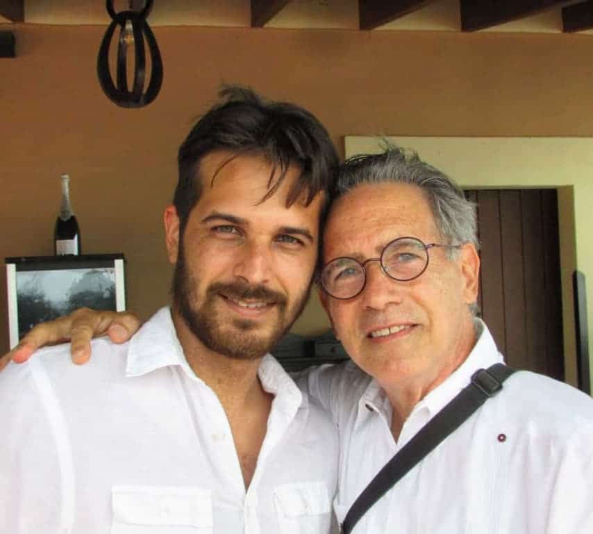 Gabriel Wood junto a su padre Patricio Wood