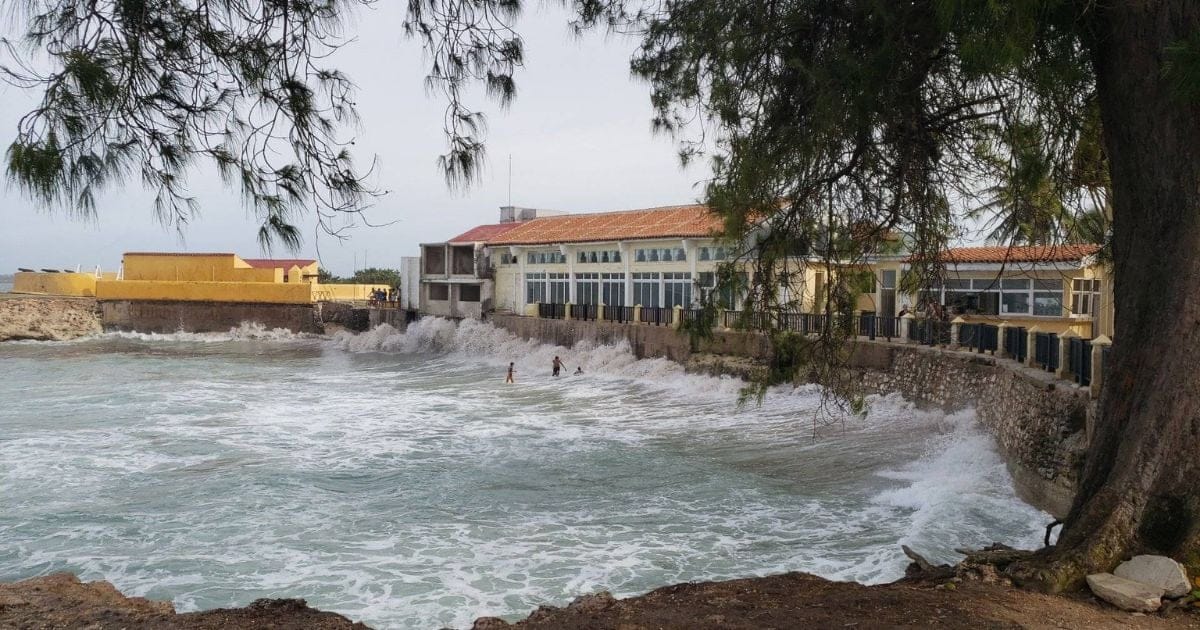 La Furia del Mar: El Mar de Leva que Devoró las Costas de Gibara 6 mar