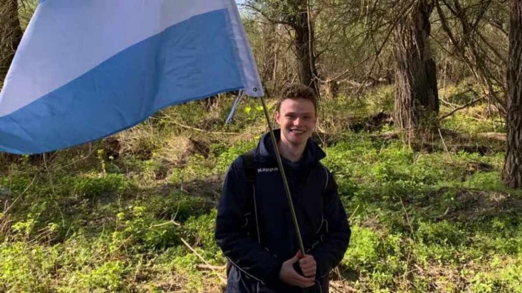 Joven de 20 años descubre territorio sin reclamar y se declara su presidente 6 joven
